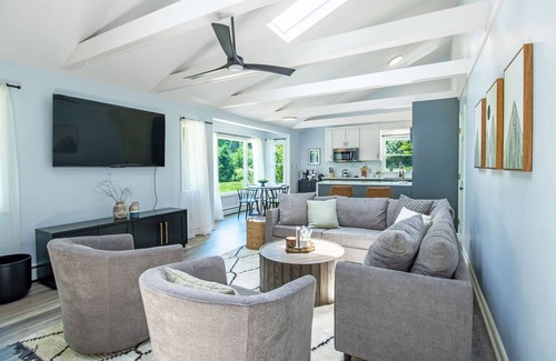 Roseland House | Cozy stay with hot tub, mountain views & kid cave.