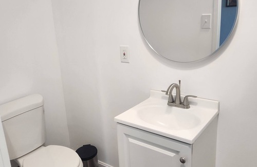 Manchester Apartment | Cozy street view studio apartment with fully equiped kitchenette and queen bed.