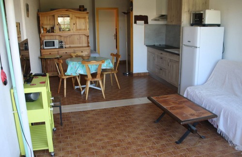 Naturist Village Apartment | Cozy Studio for 2 with Terrace, Kitchen, Elevator Access, Near Beach – Agde