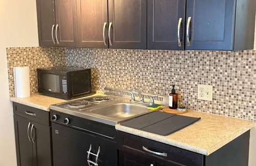 Eau Claire Apartment | Cozy Studio | 2 Twin Beds, Steps from Bow River