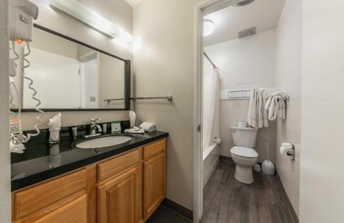 Truckee House | Cozy Studio #226 at Donner Lake Village