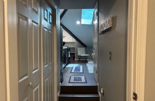 Bixby Apartment | Cozy Studio Apartment above Garage