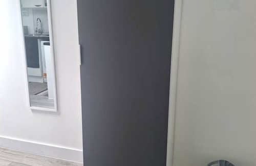 Northolt Mandeville Apartment | Cozy studio apartment near Heathrow