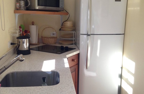 Devonshire Apartment | Cozy Studio Apt Devonshire, near Botanical Gardens and Close to town