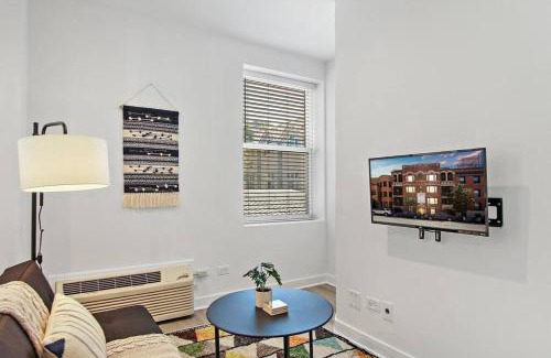 Buena Park Apartment | Cozy Studio Apt with In-Unit Laundry and Wi-Fi! - Montrose 111