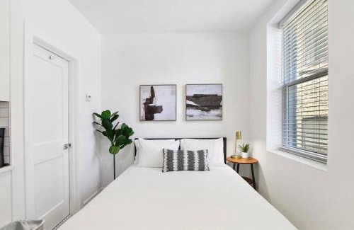 Buena Park Apartment | Cozy Studio Apt with In-Unit Laundry and Wi-Fi! - Montrose 111