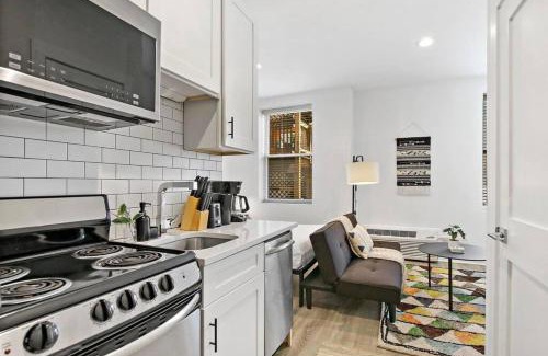 Buena Park Apartment | Cozy Studio Apt with In-Unit Laundry and Wi-Fi! - Montrose 111