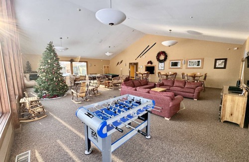 Lincoln Apartment | Cozy Studio at Rivergreen Resort