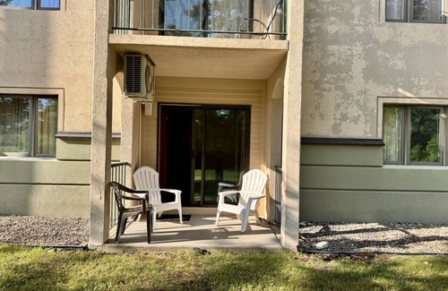 Lincoln Apartment | Cozy Studio at Rivergreen Resort