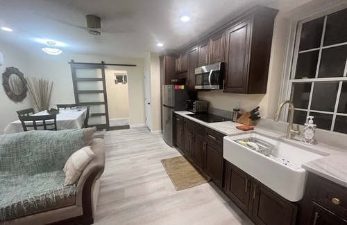 Fayetteville House | Cozy Studio Bungalow Minutes from TRILLITH STUDIOS & Piedmont Hospital