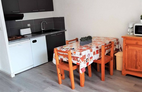 Pla d'Adet Apartment | Cozy Studio Cabine for 6 - Ski-In/Ski-Out, Balcony, Parking, WiFi - Saint-Lary-Soulan