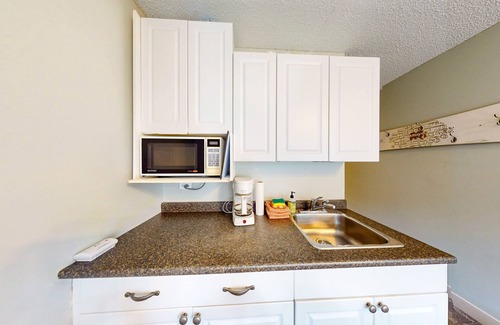 Big White Ski Resort Apartment | Cozy studio with kitchenette, WiFi, & shared seasonal hot tub - walk to lifts