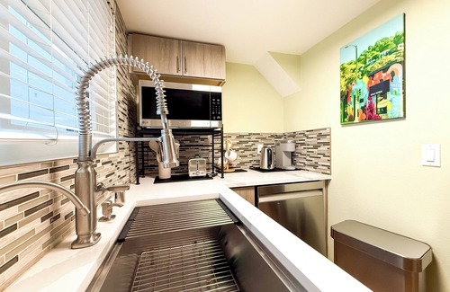 Studio City Condo | Cozy Studio City Apt with Large Patio & Gated Parking