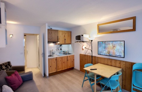 Les Menuires Apartment | Cozy studio for 2 at La Croisette, Les Menuires, with balcony and parking