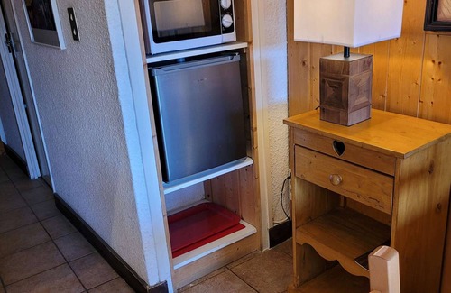 Jeux Apartment | Cozy Studio for 4 in Alpe d'Huez, Ski-In/Ski-Out, South-Facing Terrace, Pet-Friendly