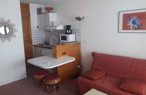 Arette Apartment | Cozy Studio for 4 with Balcony, Ski-In/Ski-Out Access, Free Parking, and Ski Locker