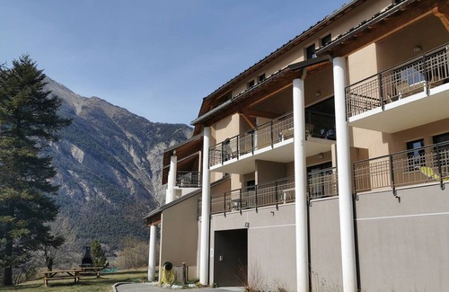 Jausiers Apartment | Cozy Studio for 4 with Terrace, Pool Access, and Parking in Jausiers