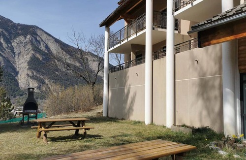Jausiers Apartment | Cozy Studio for 4 with Terrace, Pool Access, and Parking in Jausiers