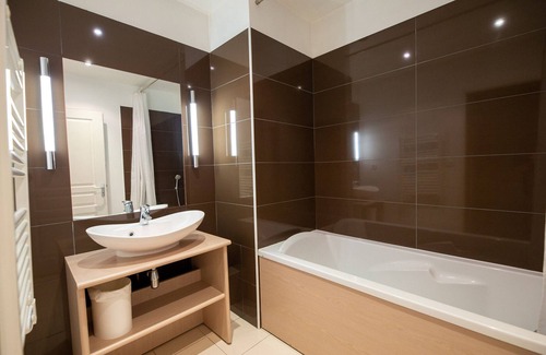 Jausiers Apartment | Cozy Studio for 4 with Terrace, Pool Access, and Parking in Jausiers