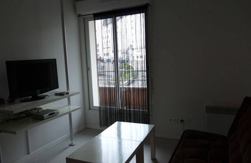 Arette Apartment | Cozy Studio for 4 with Mountain View, Ski-in/Ski-out Access, Free Parking, and Ski Locker
