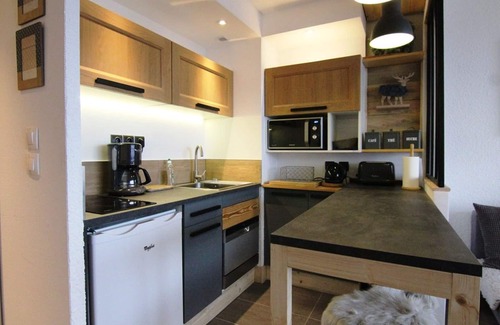 Viel-Alpe Apartment | Cozy Studio for 4 with Ski Access, Private Balcony, and Parking in L'Alpe d'Huez