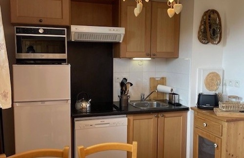 Orcieres-Merlette Apartment | Cozy Studio for 2 on Ski Slopes with Pool, Parking, and Free Wi-Fi