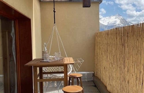 Orcieres-Merlette Apartment | Cozy Studio for 2 on Ski Slopes with Pool, Parking, and Free Wi-Fi