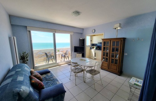 Les Sables d'Olonne Apartment | Cozy studio with balcony, pets allowed, private parking, near beach and shops