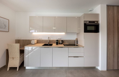 Villeneuve-Loubet Apartment | Cozy Studio with Private Jacuzzi - Côte d'Azur