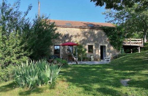Sainte-Foy-de-Belves Apartment | Cozy Studio for 2 with Pool Black Perigord