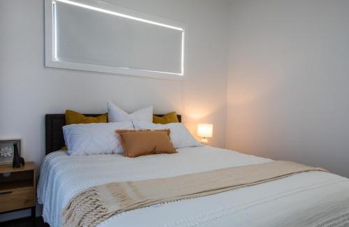 Oxley House | Cozy Studio Getaway in Oxley with Free Parking
