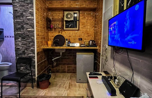 Zamalek Apartment | Cozy studio in lovely Zamalek , Cairo Governorate with WiFi, AC