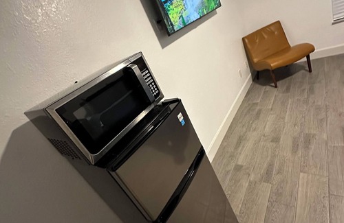 Mariner Apartment | Cozy studio in amazing Cape Coral with AC, WiFi