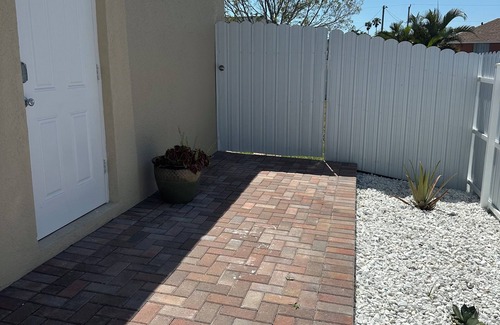 Mariner Apartment | Cozy studio in amazing Cape Coral with AC, WiFi