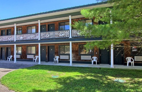 Bellaire Apartment | Cozy studio in charming Bellaire with AC, WiFi