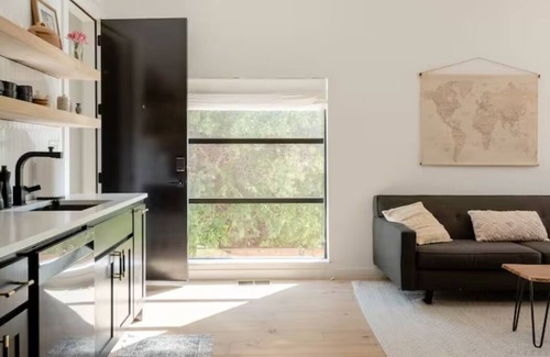 Knox - Henderson Apartment | Cozy studio in fabulous Lowest Greenville, Dallas, Texas