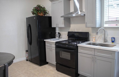 Tulare Apartment | Cozy studio in fantastic Tulare with WiFi access