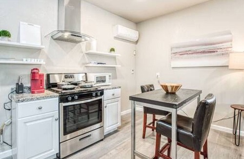 Raisin House | Cozy Studio in Fresno – Convenient & Comfy Stay