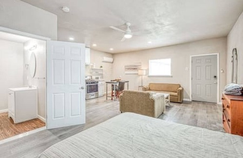 Raisin House | Cozy Studio in Fresno – Convenient & Comfy Stay