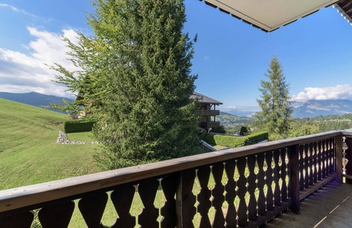 Megeve Apartment | Cozy studio in Megève, sleeps 4, outdoor balcony, pets allowed, parking