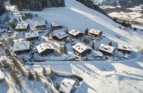 Megeve Apartment | Cozy studio in Megève, sleeps 4, outdoor balcony, pets allowed, parking