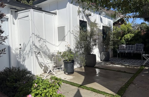 Downtown Los Angeles Apartment | Cozy studio in safe neighborhood