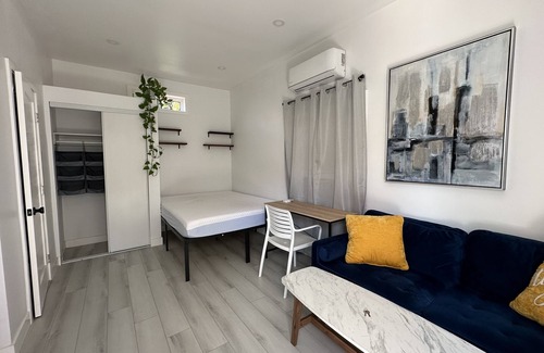 Downtown Los Angeles Apartment | Cozy studio in safe neighborhood