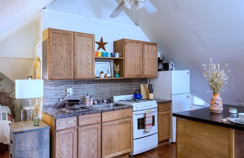 Tyler Park Apartment | Cozy Studio in the Highlands, KY!