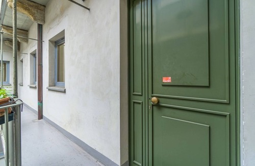 Roman Quarter Apartment | Cozy studio in the heart of Roman Quarter, 2 minutes walk from the main tourist attractions of the city and in an area full of restaurants, bars and shops. The apartment has 3 windows and a balcony facing the inner courtyard, so it is very quiet despite