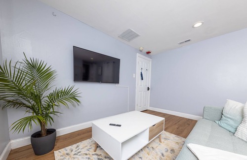 Logan Square Apartment | Cozy studio in the Art Museum area