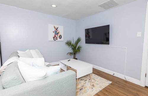 Logan Square Apartment | Cozy studio in the Art Museum area