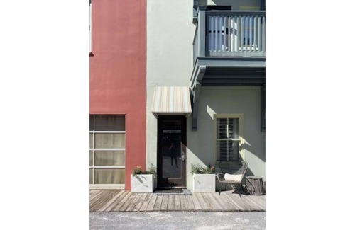 Seaside Apartment | Cozy studio in the heart of Seaside walking distance to the beach