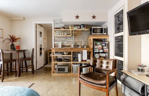 Kenilworth Apartment | Cozy studio just outside of downtown with garden and mountain views