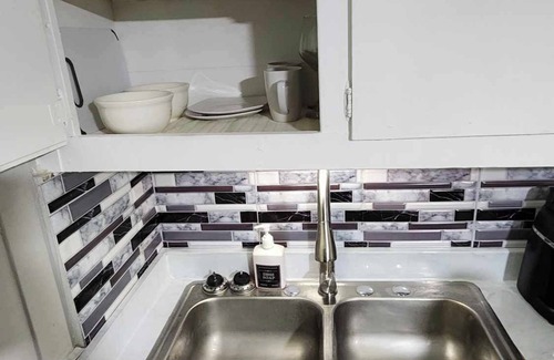 Camp Taylor Apartment | Cozy Studio/K Bed@Central Louisville